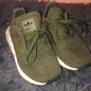 Adidas boys green shoes 👟